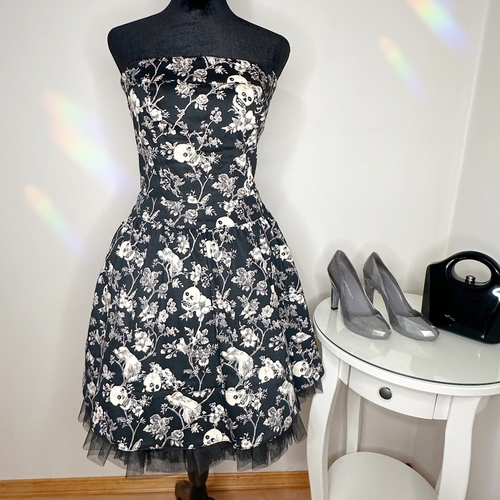 Betsey Johnson strapless skulls and birds dress size 6